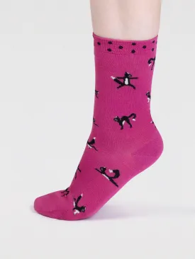 Chai Bamboo Yoga Cats Socks - Raspberry Pink